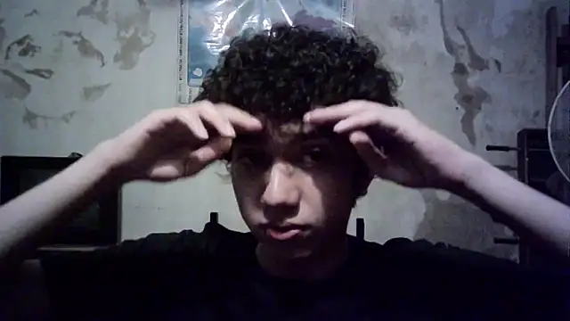 Snapshot of Emv2 chatting on December 18, 2025, 6:52 am Emv2 online show from December 18, 2025, 6:52 am