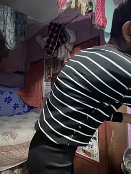 Snapshot of Sexyslimguyy chatting on December 5, 2024, 2:00 pm Sexyslimguyy online show from December 5, 2024, 2:00 pm