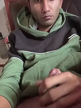 Snapshot of Sexyslimguyy chatting on January 24, 2025, 2:18 am Sexyslimguyy online show from January 24, 2025, 2:18 am