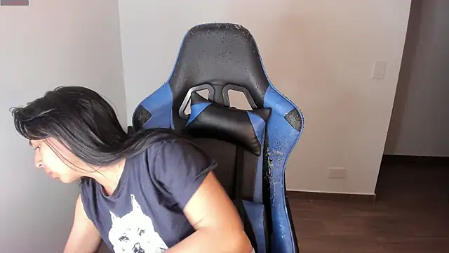 Snapshot of Miss_Nicole chatting on October 23, 2025, 1:27 am Miss Nicole online show from October 23, 2025, 1:27 am