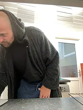 bigguy101 online show from February 9, 2025, 8:22 am