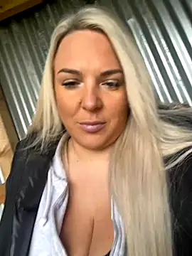 Bustyblondebabe32 online show from October 2, 2025, 8:10 am