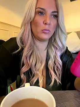 Bustyblondebabe32 online show from November 7, 2025, 9:26 pm