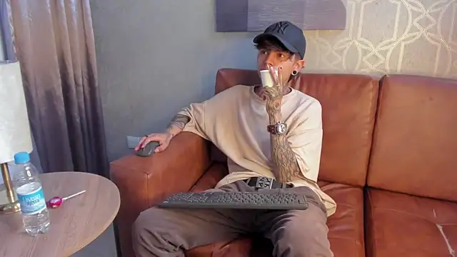 AcidMilo online show from December 10, 2024, 4:06 pm