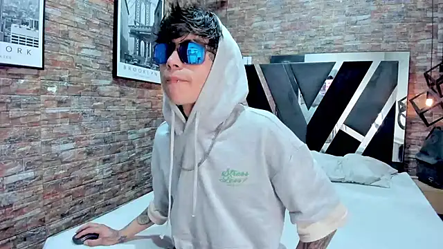 AcidMilo online show from December 16, 2024, 3:54 pm