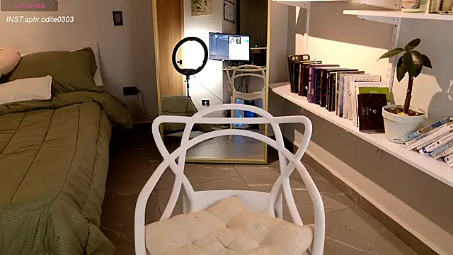 Snapshot of Nikol-JE chatting on December 13, 2025, 11:54 pm Nikol-JE online show from December 13, 2025, 11:54 pm