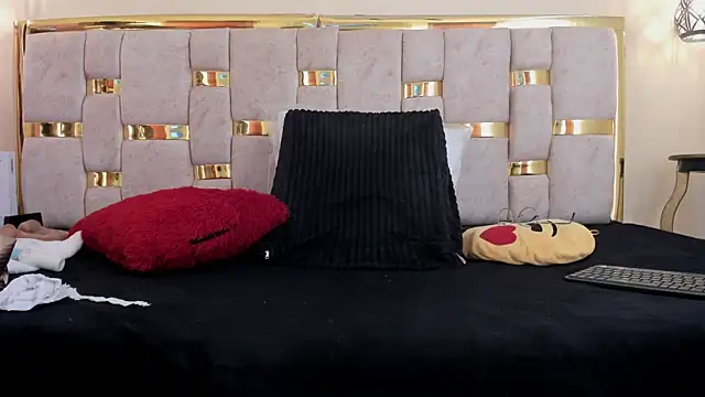 Snapshot of ttata_3 chatting on November 27, 2025, 12:18 pm ttata 3 online show from November 27, 2025, 12:18 pm