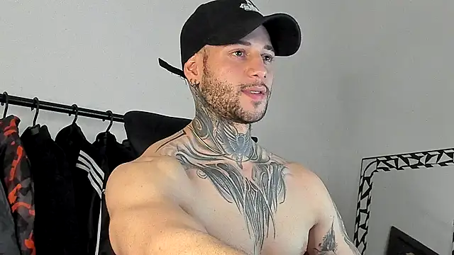  jamesleandros1 online show from December 4, 2025, 4:22 am