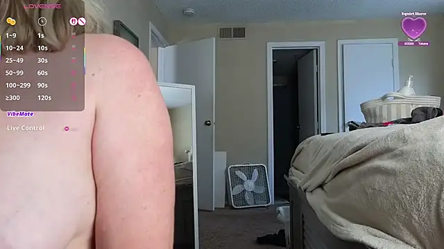 LoveSaraChristine online show from September 11, 2025, 5:02 pm