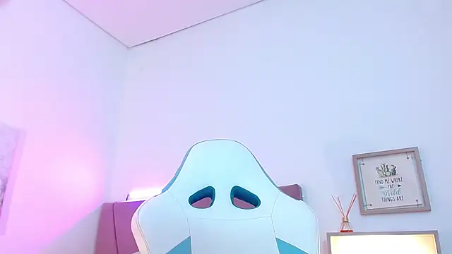 Snapshot of PIA_STONE chatting on March 6, 2025, 7:54 pm PIA STONE online show from March 6, 2025, 7:54 pm