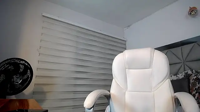 Snapshot of nana_levy chatting on February 9, 2025, 3:43 am nana levy online show from February 9, 2025, 3:43 am