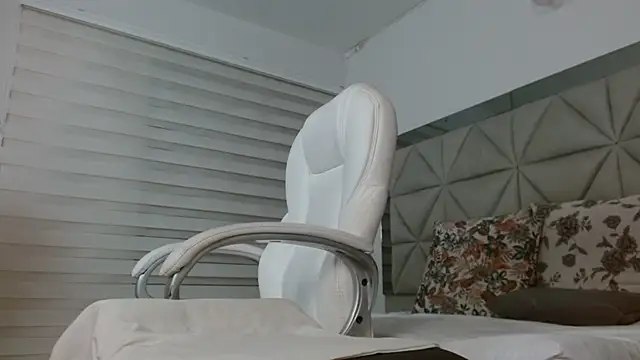 Snapshot of nana_levy chatting on February 27, 2025, 10:15 am nana levy online show from February 27, 2025, 10:15 am