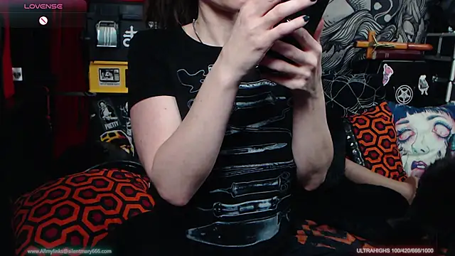 Snapshot of Silentmary chatting on January 22, 2025, 4:13 am Silentmary online show from January 22, 2025, 4:13 am