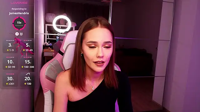 Snapshot of Meow_Sophie chatting on December 21, 2024, 1:32 pm Meow Sophie online show from December 21, 2024, 1:32 pm