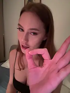 Snapshot of Meow_Sophie chatting on September 21, 2025, 3:46 pm Meow Sophie online show from September 21, 2025, 3:46 pm