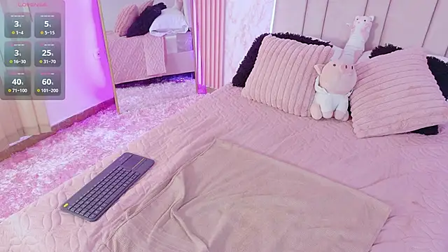 Hanaa rosse online show from December 18, 2025, 2:01 pm