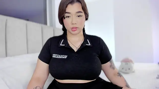 Foxxy222  online show from December 27, 2024, 12:50 am