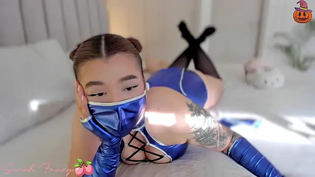 Foxxy222  online show from October 25, 2025, 9:20 pm