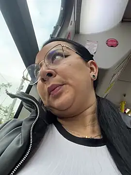 Abril Luv online show from March 5, 2025, 12:00 pm