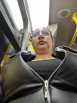 Abril Luv online show from March 11, 2025, 12:44 am