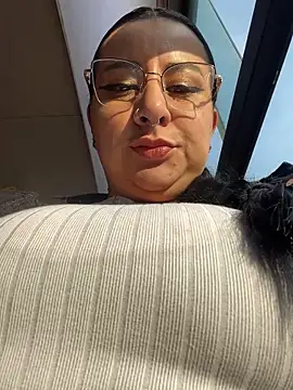 Abril Luv online show from March 11, 2025, 12:17 pm