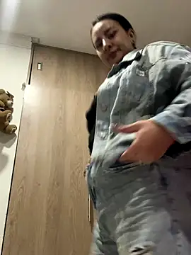 Abril Luv online show from September 30, 2025, 12:48 am