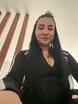 Abril Luv online show from November 19, 2025, 1:22 pm