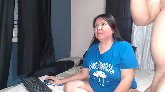 Snapshot of valhallacouple420 chatting on September 19, 2025, 1:51 am valhallacouple420 online show from September 19, 2025, 1:51 am