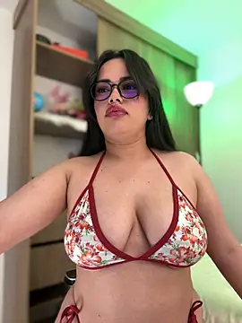 Snapshot of andra_rose chatting on December 30, 2024, 12:11 am andra rose online show from December 30, 2024, 12:11 am