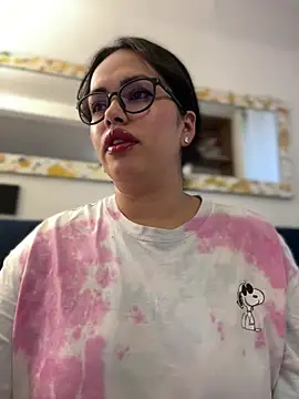 Snapshot of andra_rose chatting on February 2, 2025, 11:00 pm andra rose online show from February 2, 2025, 11:00 pm