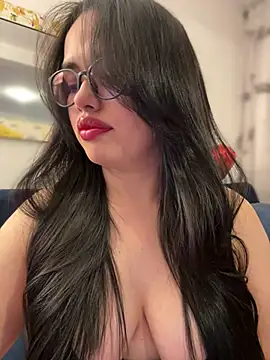 Snapshot of andra_rose chatting on February 17, 2025, 12:10 am andra rose online show from February 17, 2025, 12:10 am