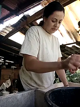 Juli Castillo8 online show from September 11, 2025, 2:06 pm