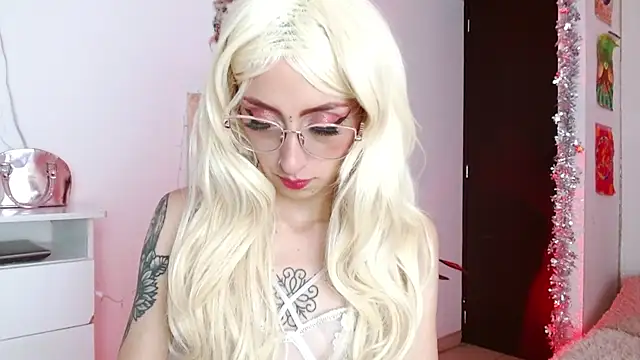 alisseallie online show from December 10, 2024, 4:34 am