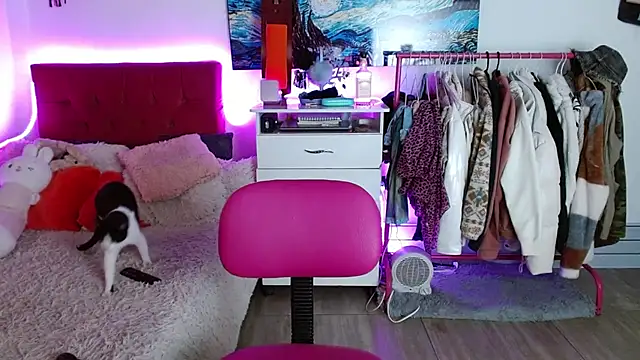 alisseallie online show from September 10, 2025, 8:42 pm