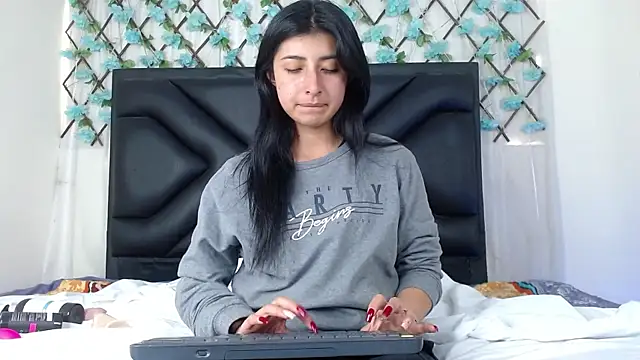 EmmaWilliamss online show from November 9, 2025, 6:17 pm