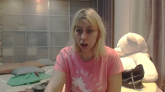 KyliePag online show from February 28, 2025, 7:15 am