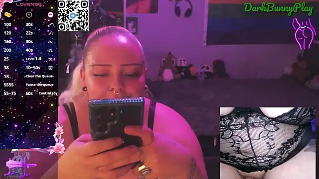 Snapshot of DarkBunnyPlay chatting on December 18, 2025, 8:53 am DarkBunnyPlay online show from December 18, 2025, 8:53 am