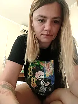 KrissSexi online show from September 24, 2025, 2:42 pm