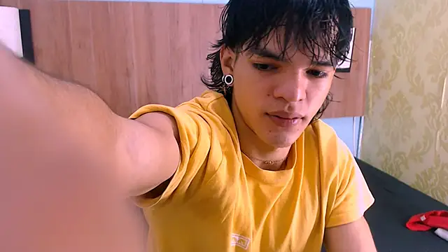 Snapshot of AlbertBernal69 chatting on February 10, 2025, 2:19 am AlbertBernal69 online show from February 10, 2025, 2:19 am