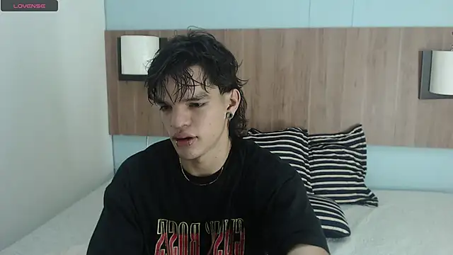 Snapshot of AlbertBernal69 chatting on February 17, 2025, 2:42 am AlbertBernal69 online show from February 17, 2025, 2:42 am
