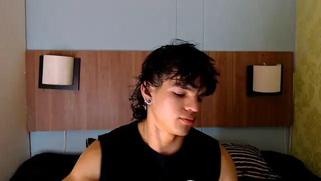 Snapshot of AlbertBernal69 chatting on February 22, 2025, 12:27 am AlbertBernal69 online show from February 22, 2025, 12:27 am