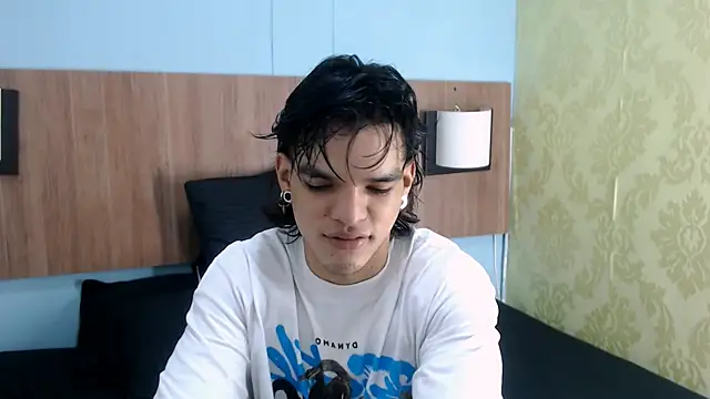 Snapshot of AlbertBernal69 chatting on February 25, 2025, 2:03 am AlbertBernal69 online show from February 25, 2025, 2:03 am