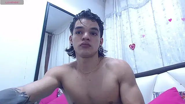 Snapshot of AlbertBernal69 chatting on February 28, 2025, 2:42 am AlbertBernal69 online show from February 28, 2025, 2:42 am