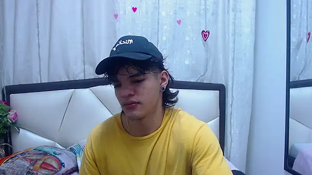 Snapshot of AlbertBernal69 chatting on March 11, 2025, 2:43 am AlbertBernal69 online show from March 11, 2025, 2:43 am