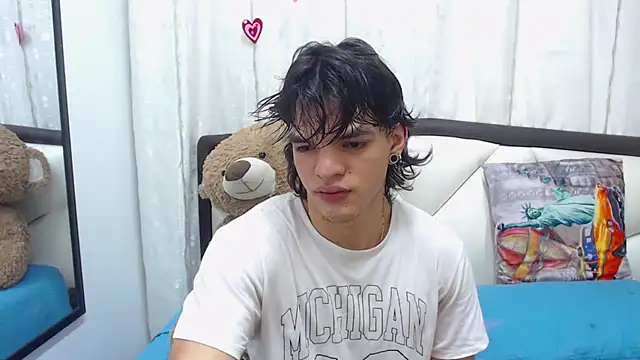 Snapshot of AlbertBernal69 chatting on March 14, 2025, 3:26 am AlbertBernal69 online show from March 14, 2025, 3:26 am