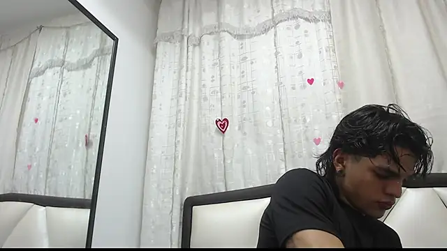 Snapshot of AlbertBernal69 chatting on March 17, 2025, 7:35 am AlbertBernal69 online show from March 17, 2025, 7:35 am