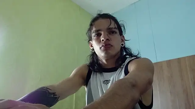 Snapshot of AlbertBernal69 chatting on October 18, 2025, 1:52 am AlbertBernal69 online show from October 18, 2025, 1:52 am