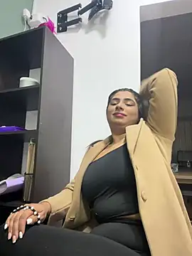 Snapshot of ZiaCalifa chatting on January 6, 2025, 12:24 pm ZiaCalifa online show from January 6, 2025, 12:24 pm