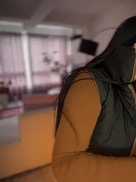 Snapshot of Insane_Issa chatting on December 6, 2024, 7:56 pm Insane Issa online show from December 6, 2024, 7:56 pm