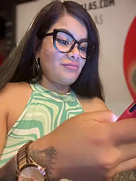 Snapshot of Insane_Issa chatting on February 20, 2025, 1:57 am Insane Issa online show from February 20, 2025, 1:57 am